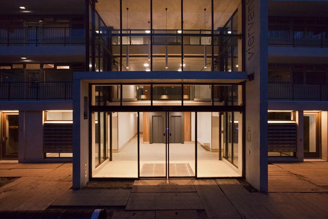 Entree by night - Annet Delfgaauw